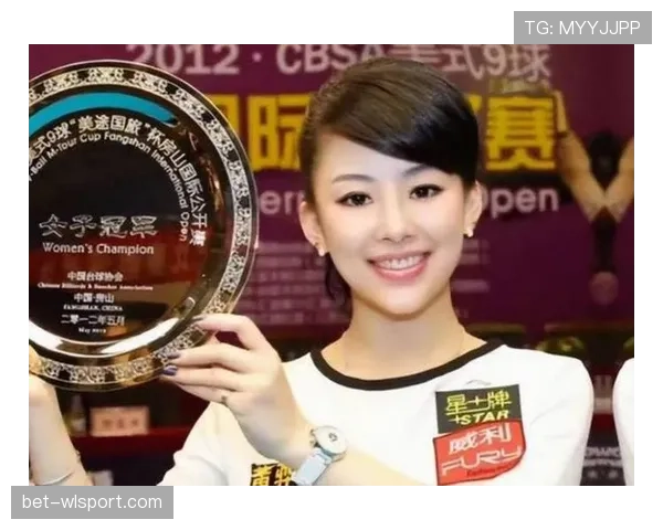 潘晓婷家里冰箱贴全是奖牌，连瓶矿泉水都放不下