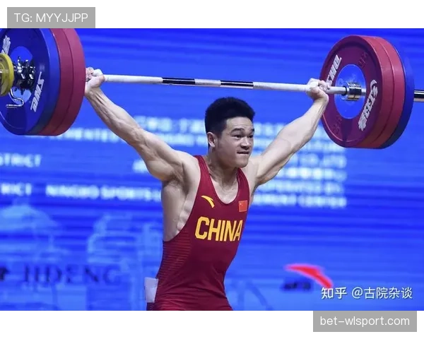 石智勇训练完吃五碗饭，教练说他饭量快赶上举重台了